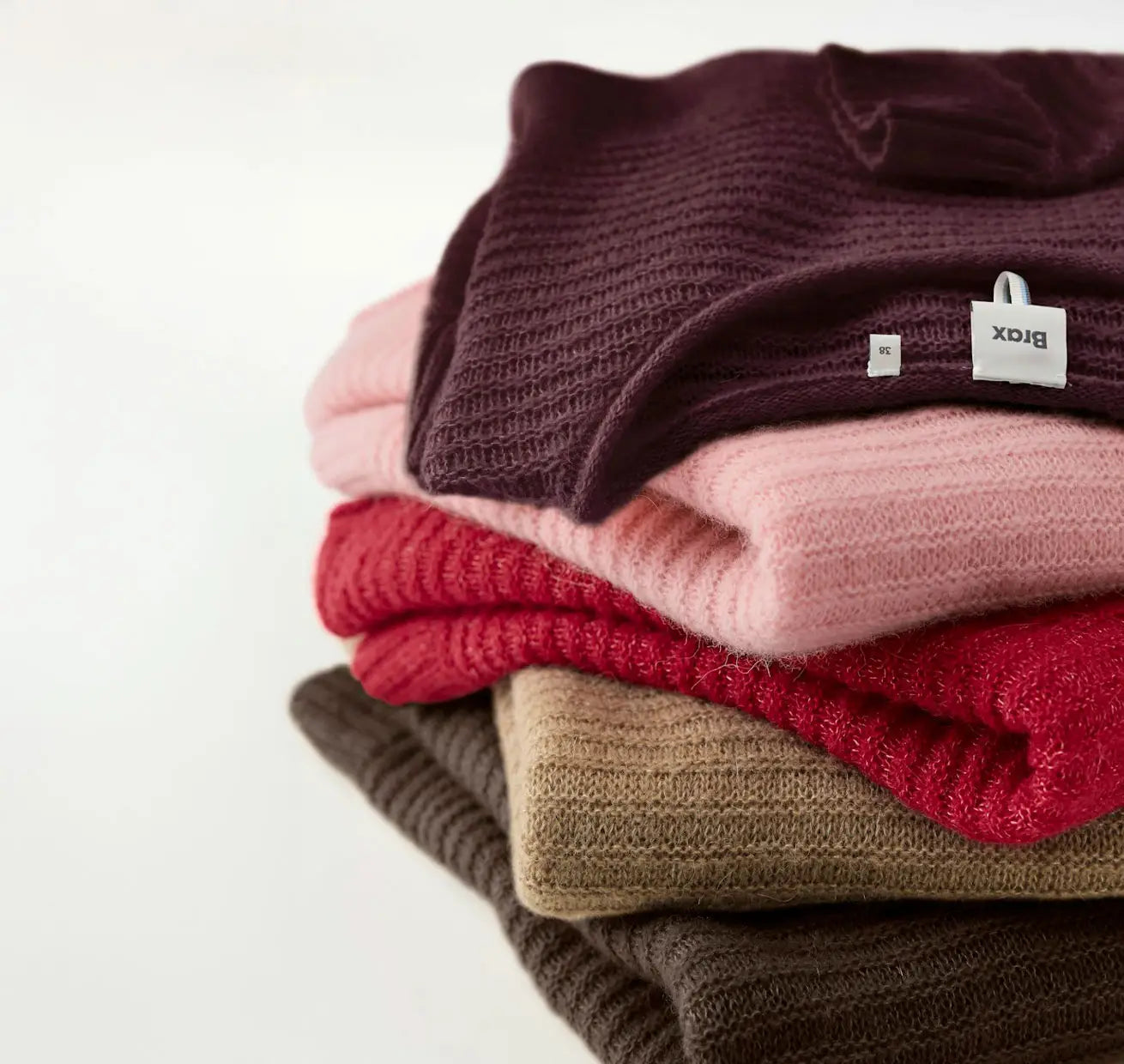 0926_ER_BraxHW26_Pullover2.webp