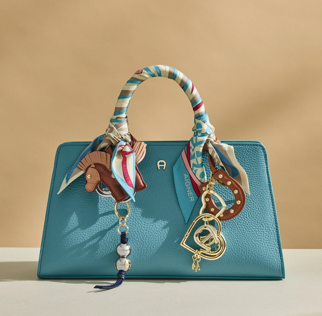 AIGNER_SS25_STILL_CYBILL_SINGLE_RGB_72DPI_16_9.webp