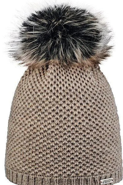 Strickmütze mit Bommel