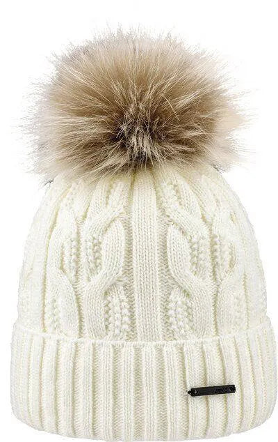 Strickmütze mit Bommel