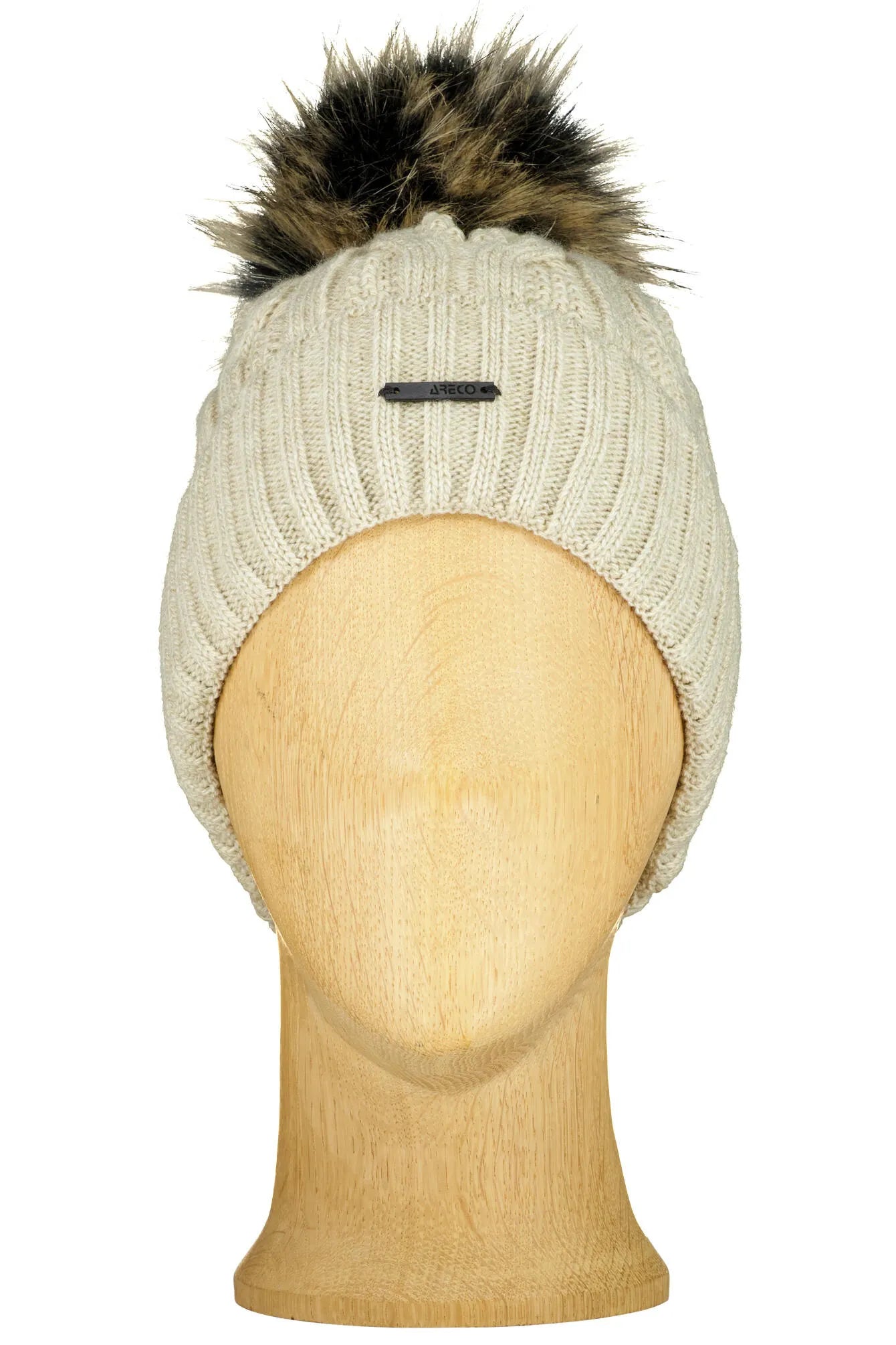 Strickmütze mit Bommel