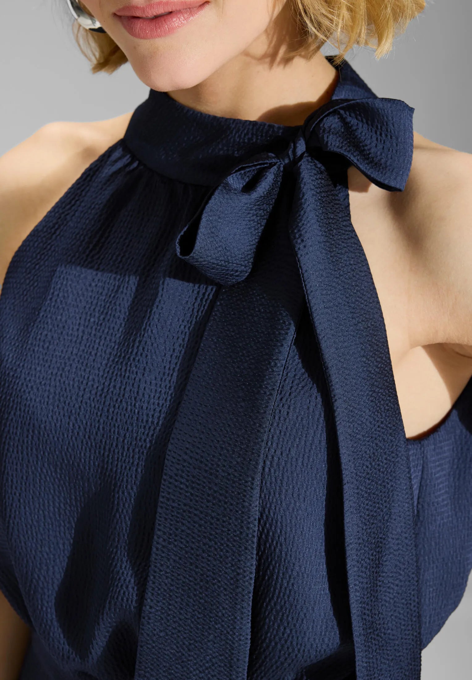Satin-Jumpsuit mit Schluppe