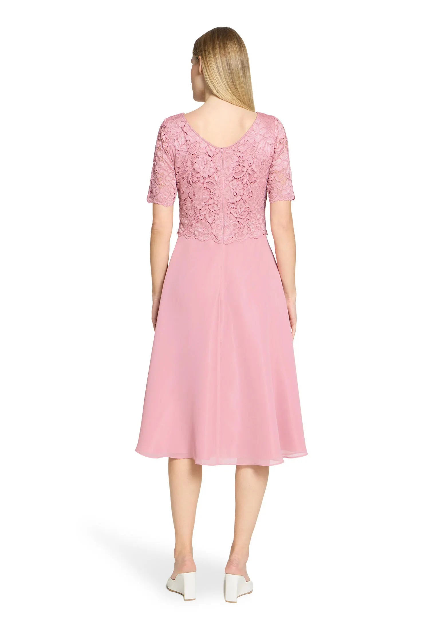 Cocktailkleid mit Spitzenstickerei