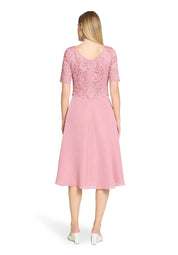 Cocktailkleid mit Spitzenstickerei