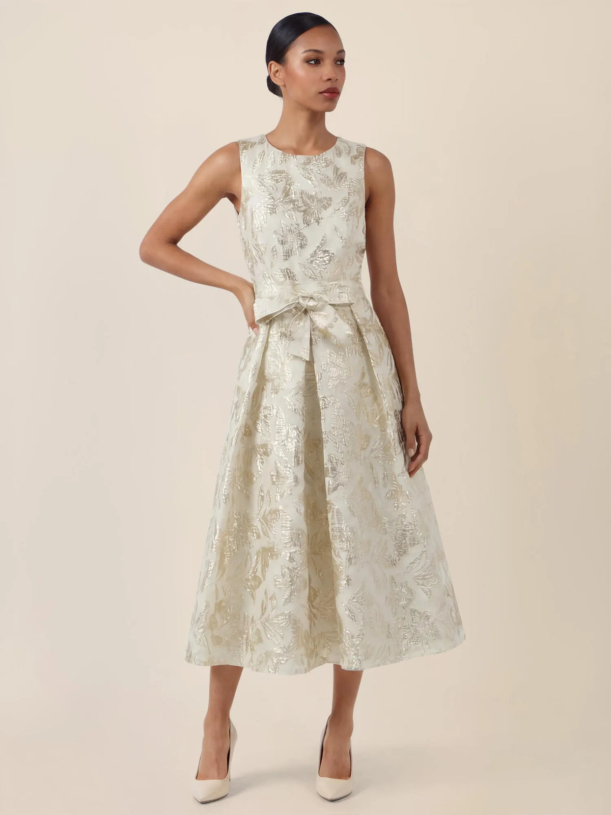 Abendkleid Midi mit schimmerndem Strukturmuster
