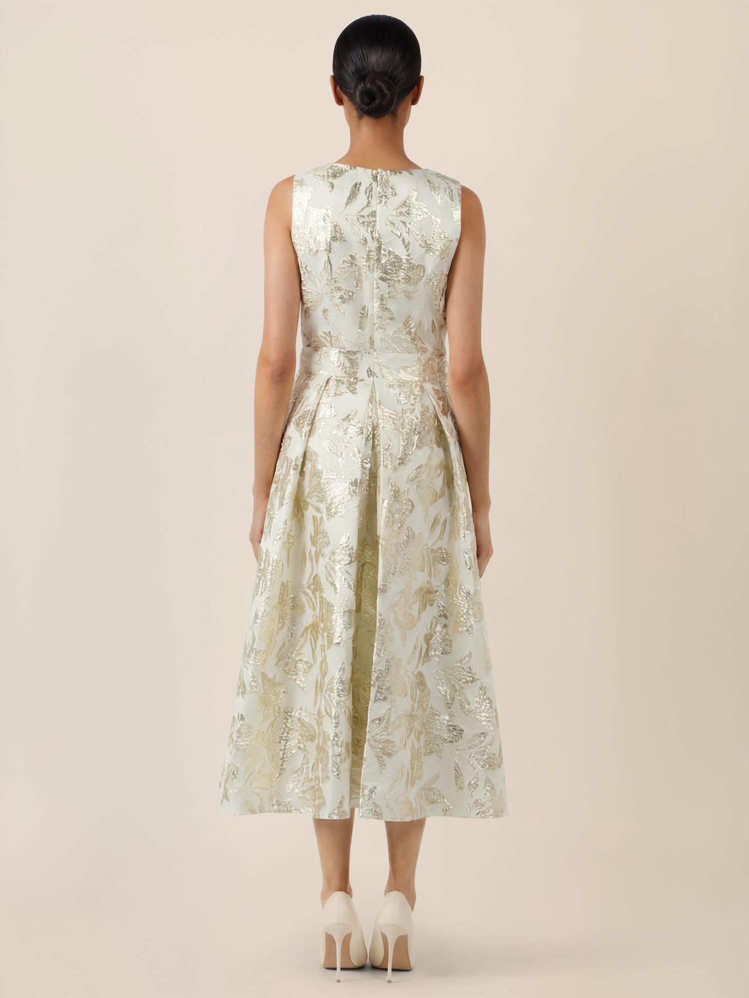 Abendkleid Midi mit schimmerndem Strukturmuster
