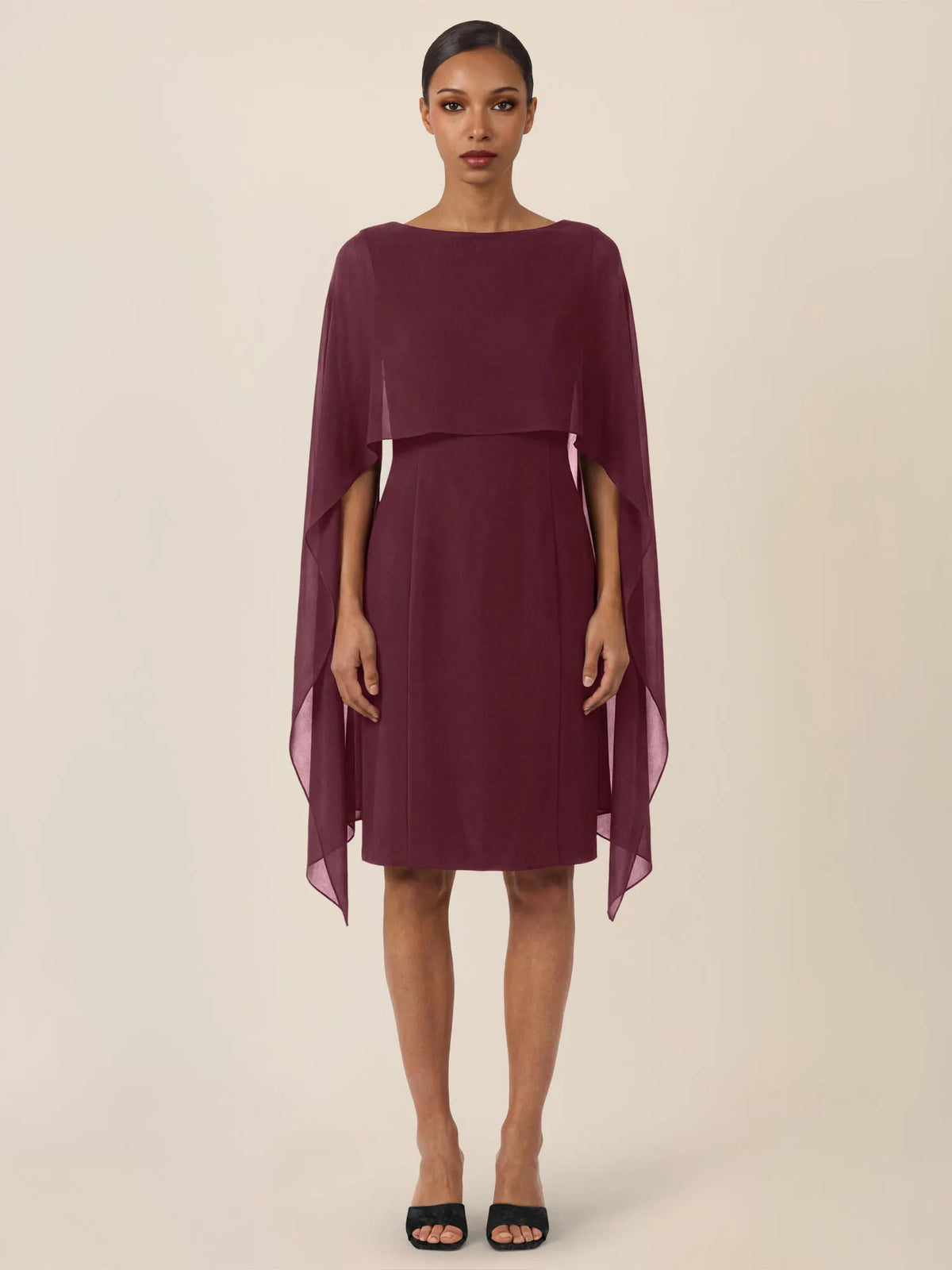 Etuikleid mit Chiffonstola