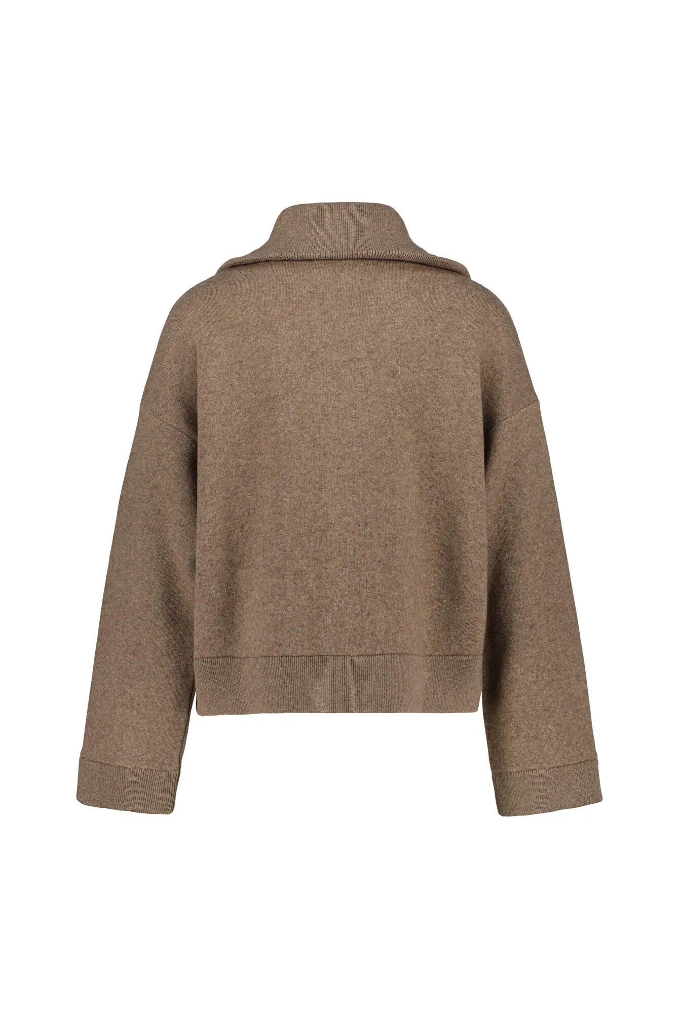 Kurze Strickjacke mit aufgesetzten Taschen