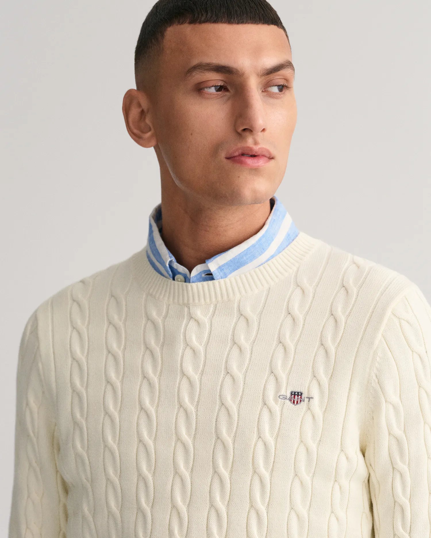 Strickpullover mit Zopfmuster