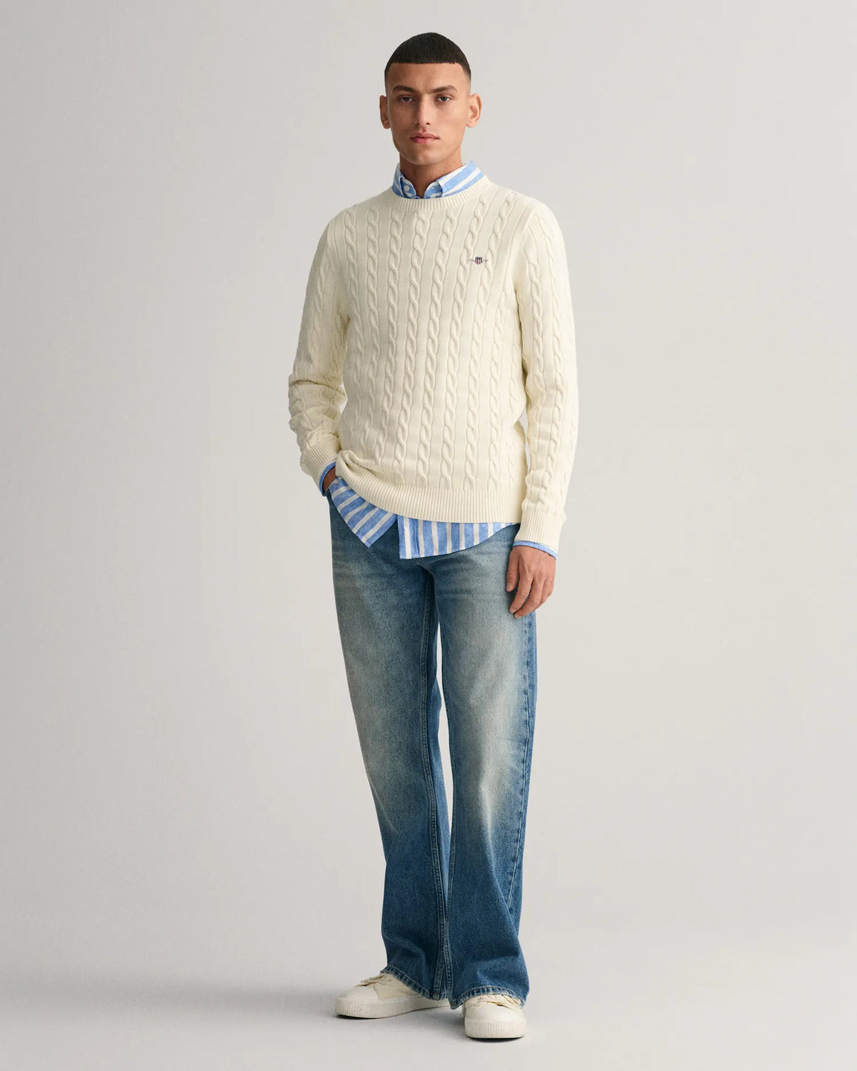 Strickpullover mit Zopfmuster