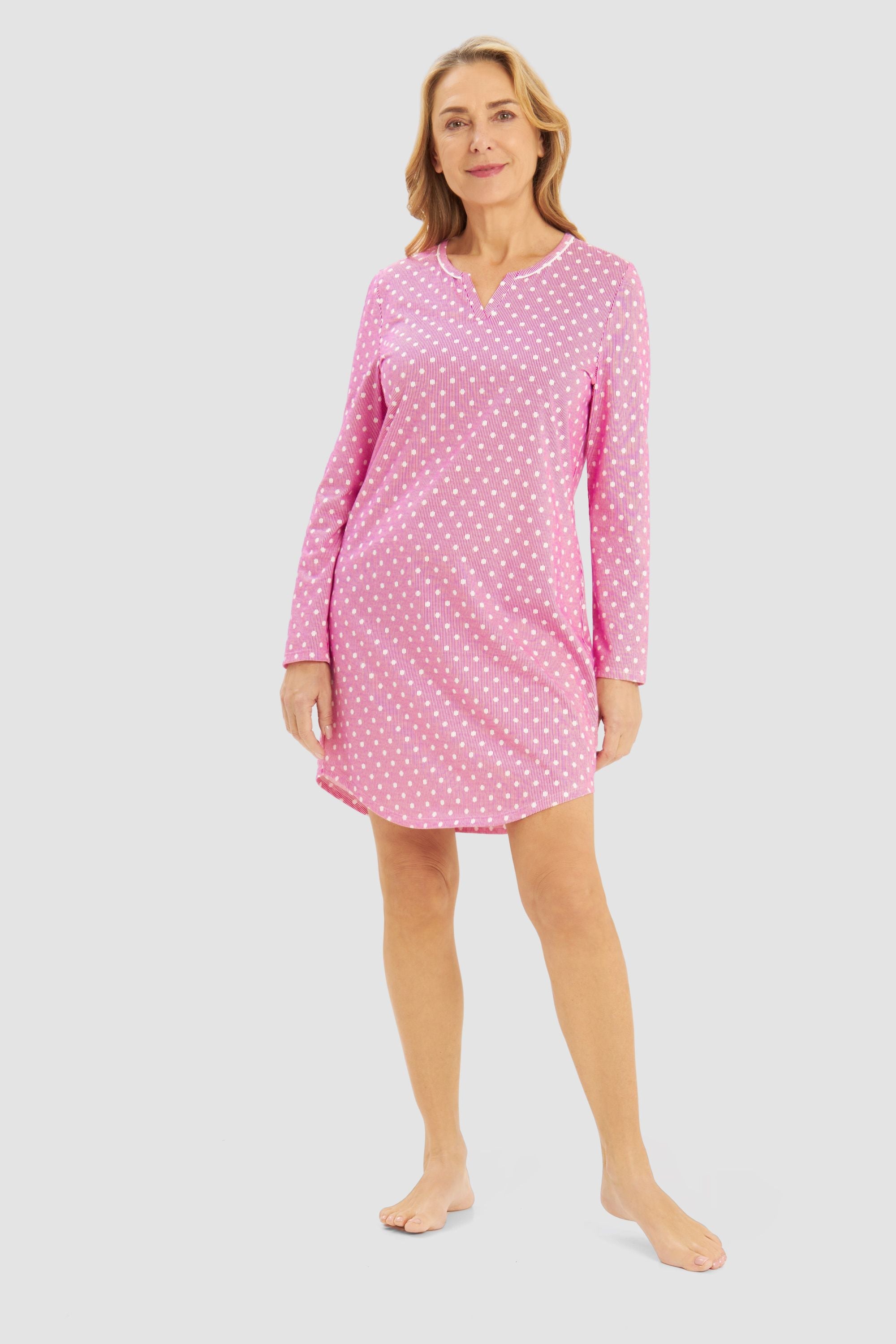 Gepunktetes Schlafkleid