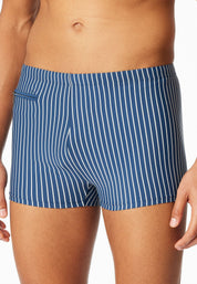 Badehose mit Bein