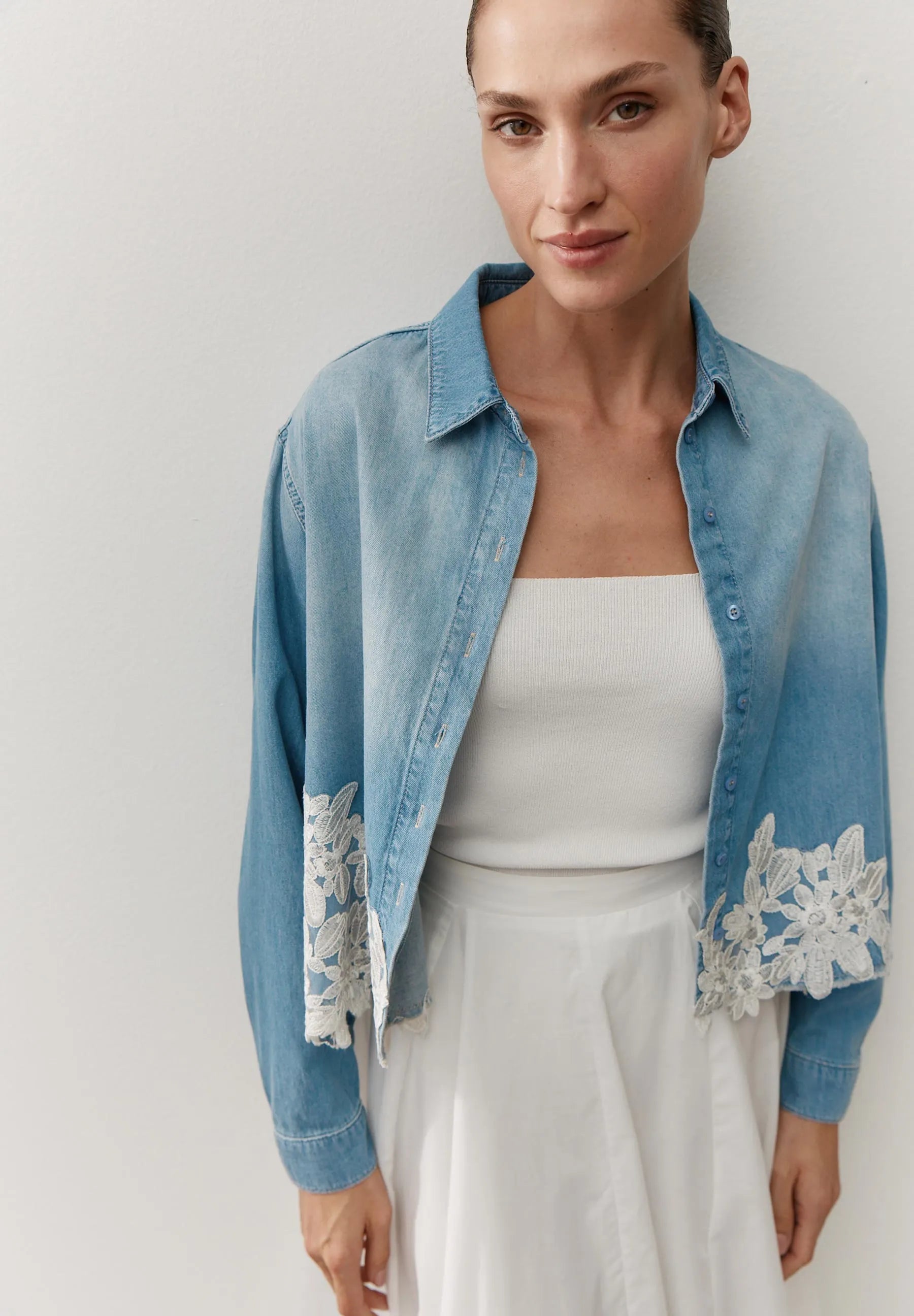 Jeanshemd mit Spitzenbesatz