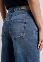 Wide Leg Jeans mit Knopfdetails