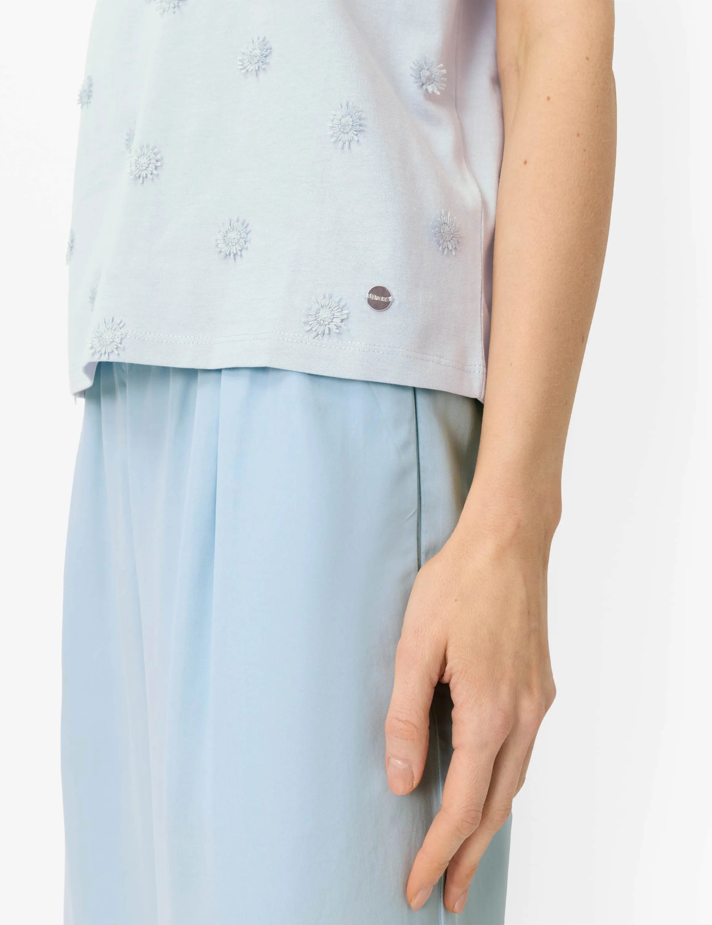 Shirt CIRA S mit Blumensickerei