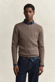 Strickpullover mit Zopfmuster