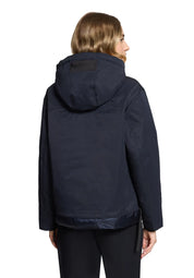 Winterjacke mit Kapuze