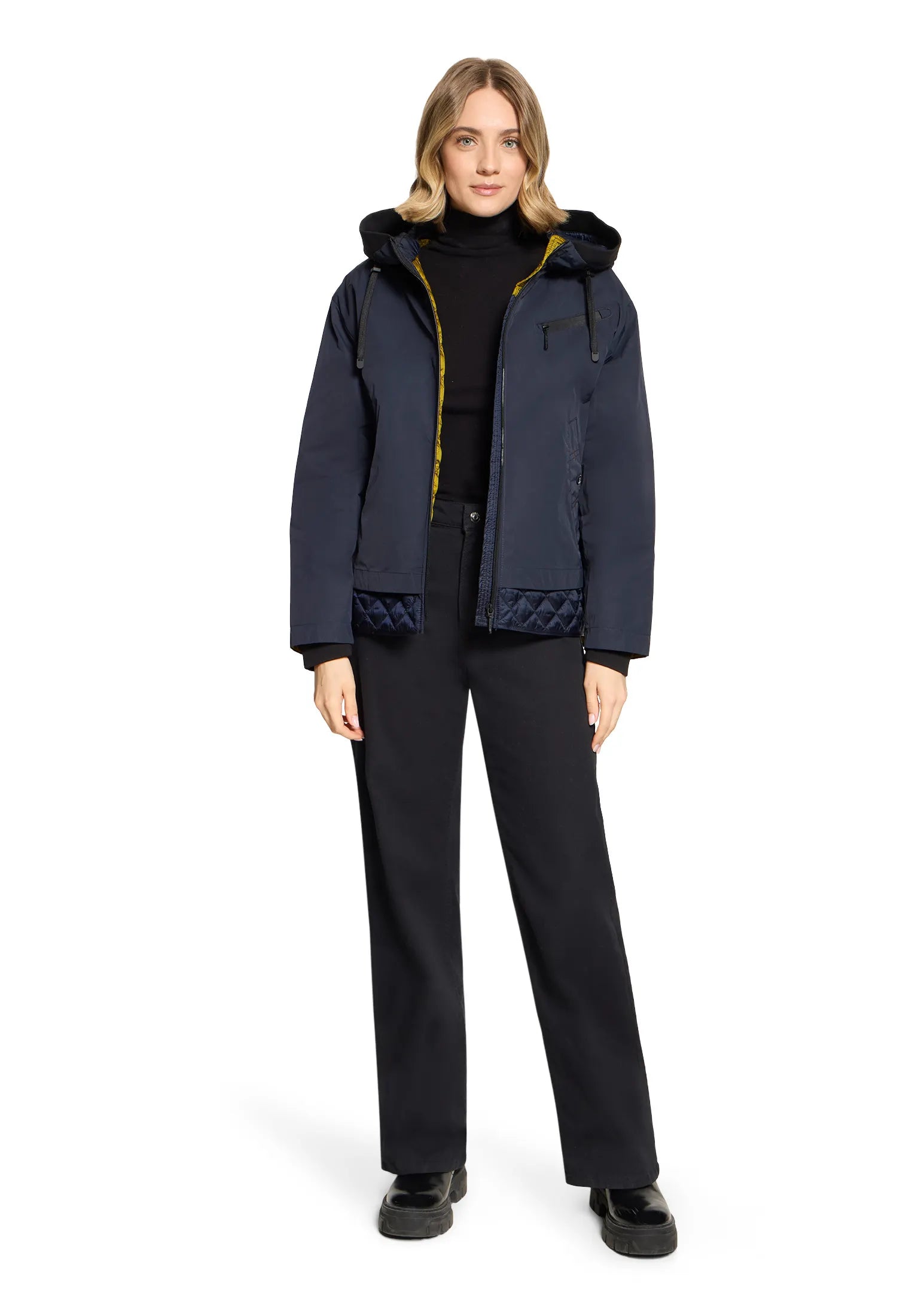 Winterjacke mit Kapuze