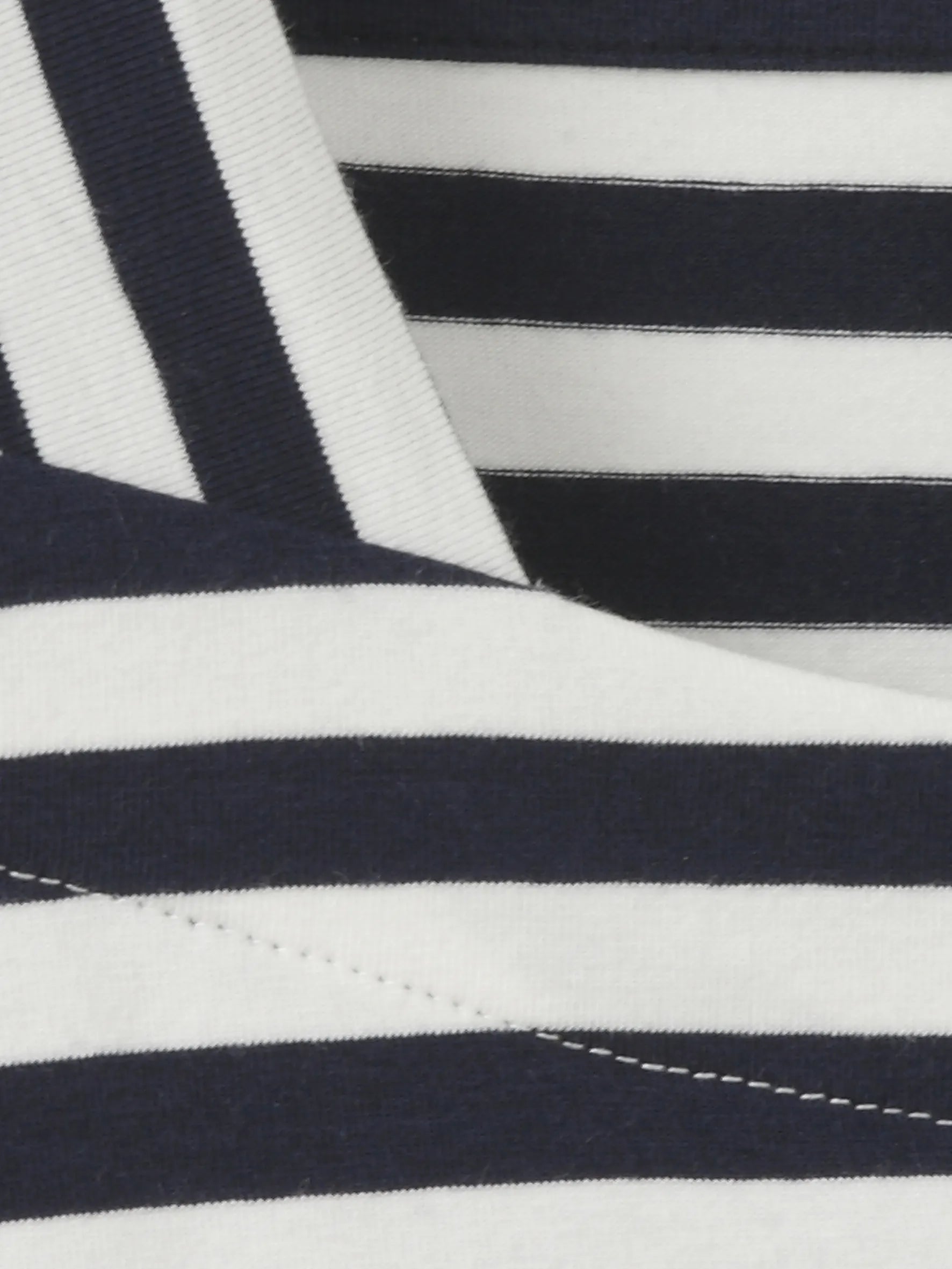 Gestreiftes Shirt mit Karree-Kragen