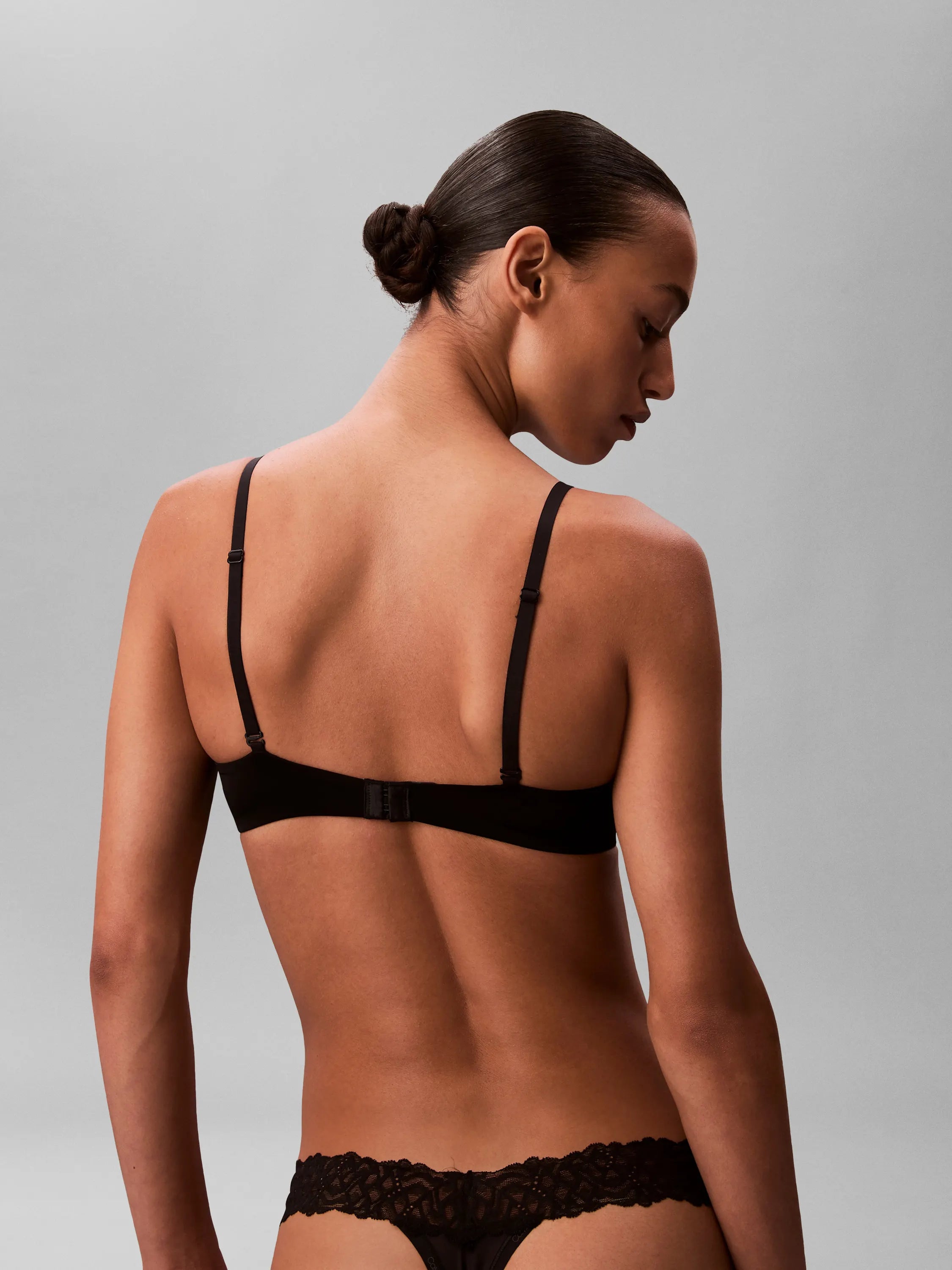 Thong mit Spitzendetails