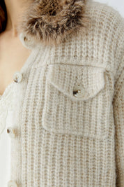 Strickjacke mit abknöpfbarem Kunstfellkragen