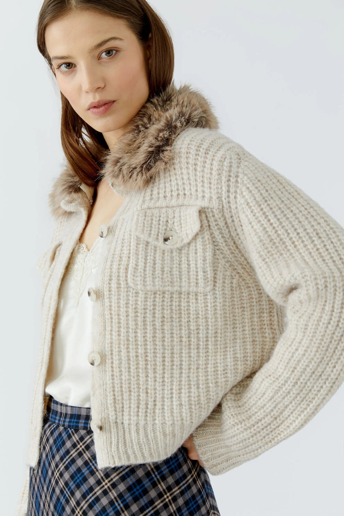 Strickjacke mit Kunstfellkragen