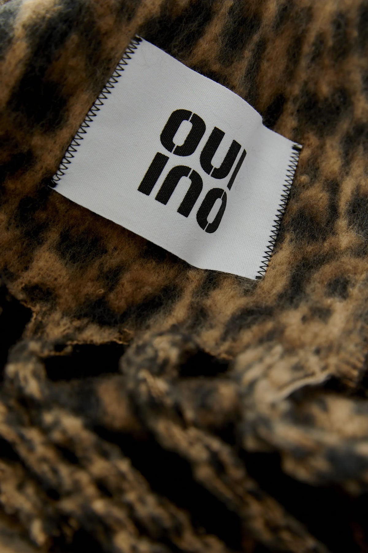 Schal mit Leopardenmuster