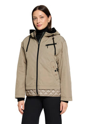 Winterjacke mit Kapuze