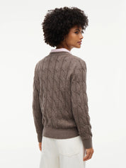 Strickpullover mit Zopfstrickmuster