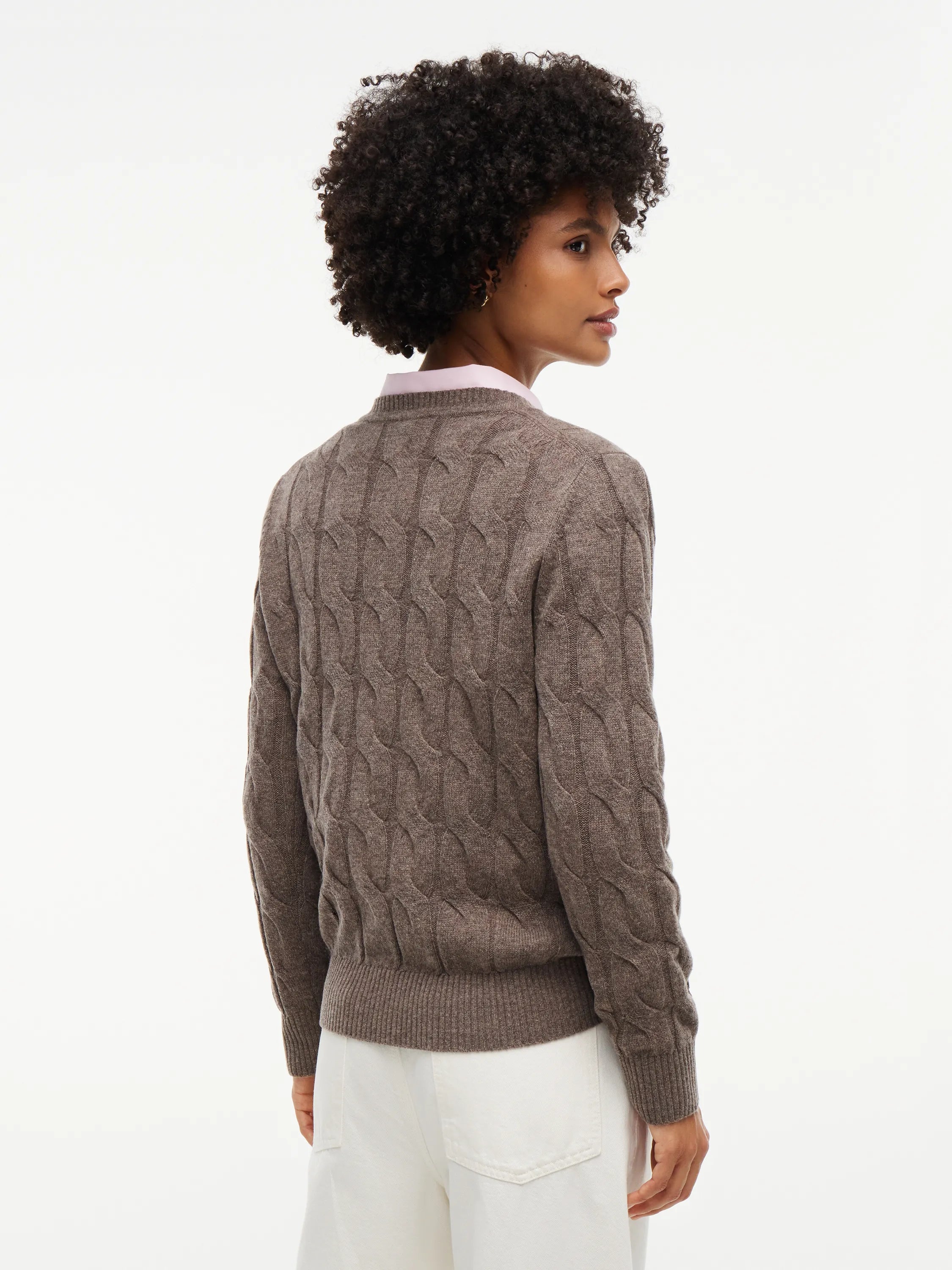 Strickpullover mit Zopfstrickmuster