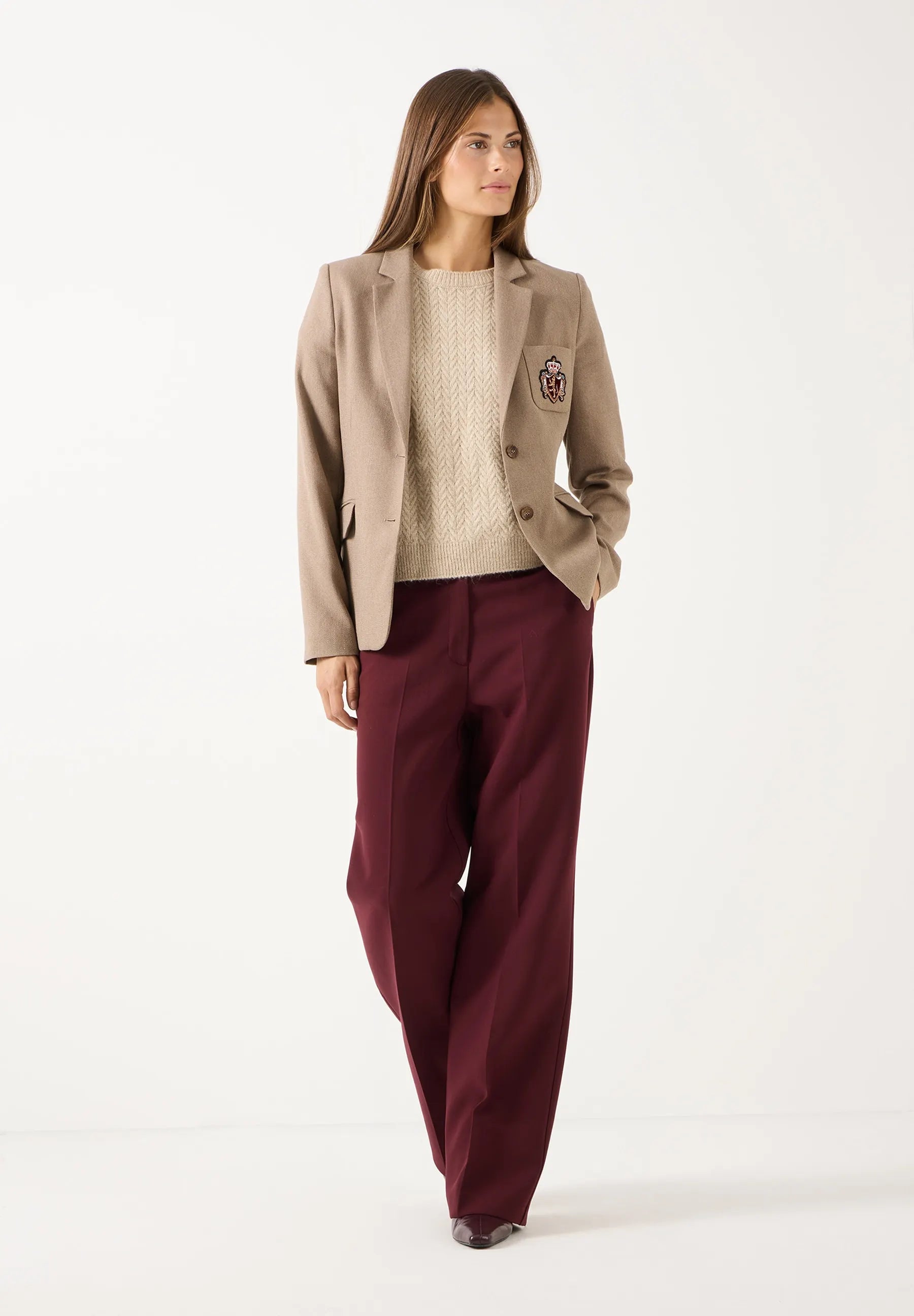 Strickpullover mit Zopfstruktur