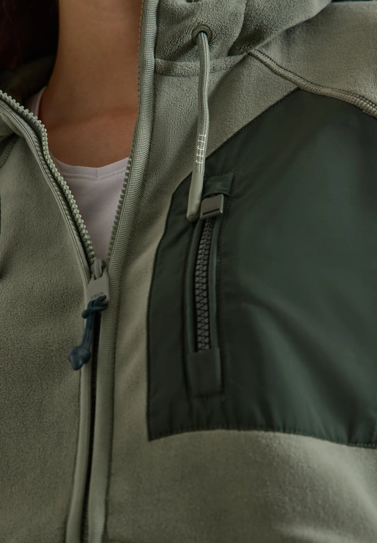 Fleecejacke mit Kapuze