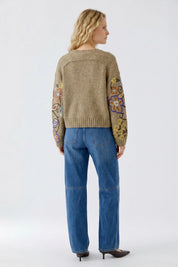 Strickpullover mit Blumenstickerei