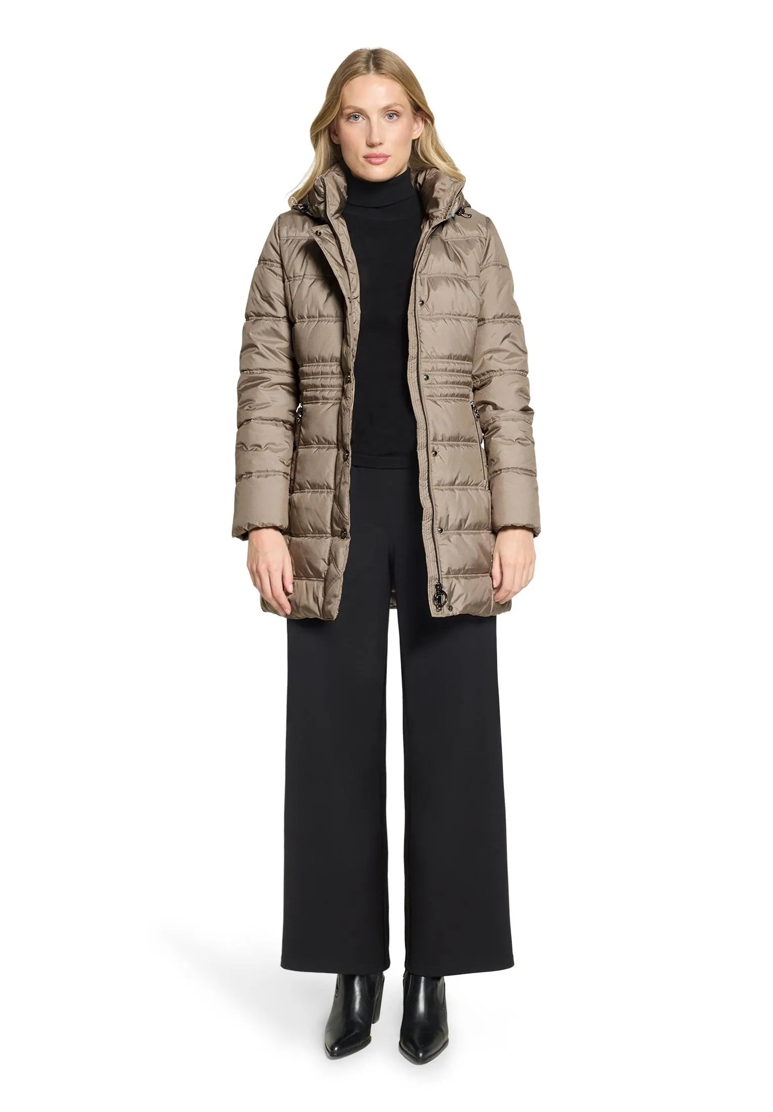 Steppjacke mit abnehmbarer Kapuze