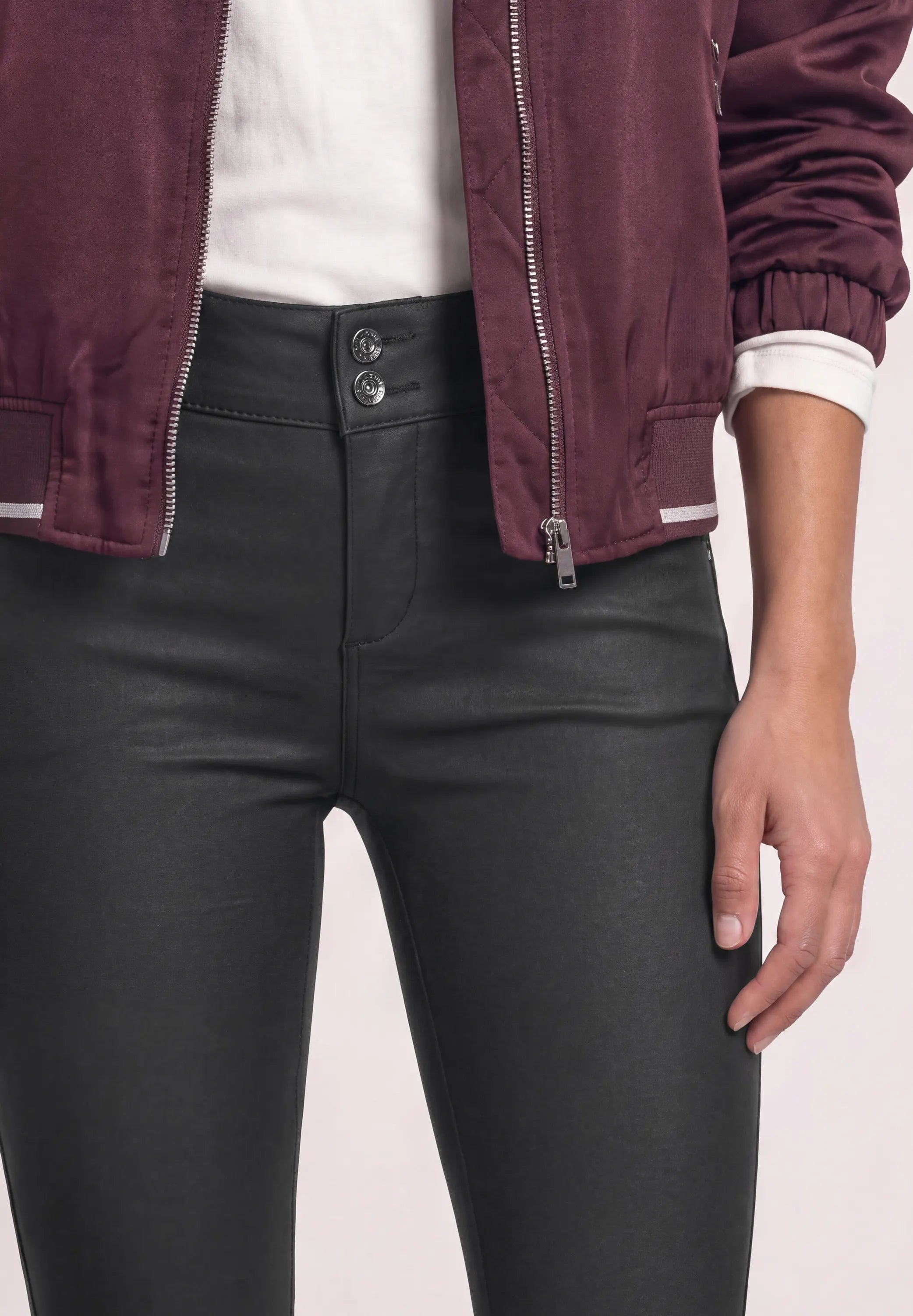 Hose in Leder-Optik Slim Fit