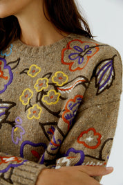 Strickpullover mit Blumenstickerei