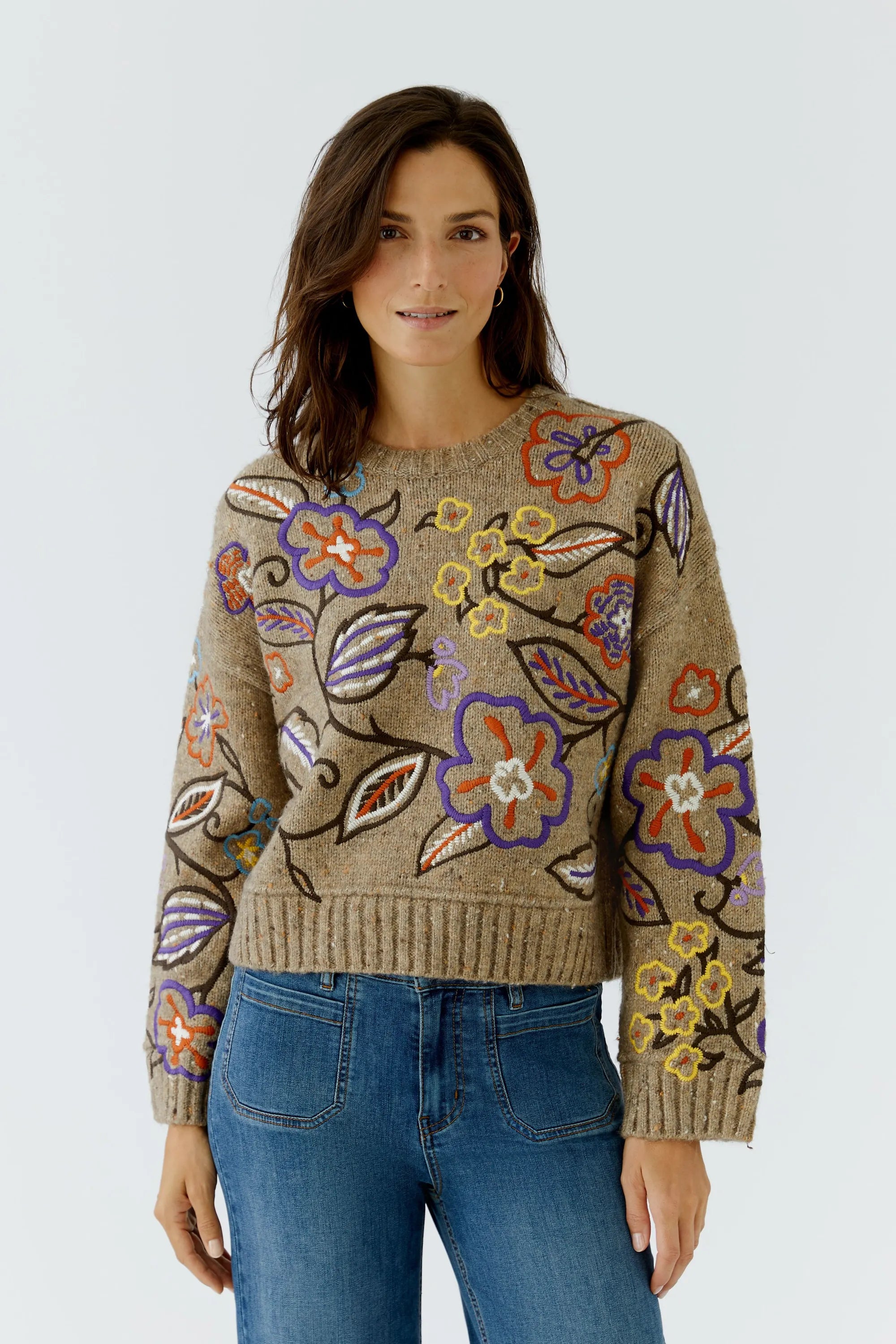Strickpullover mit Blumenstickerei