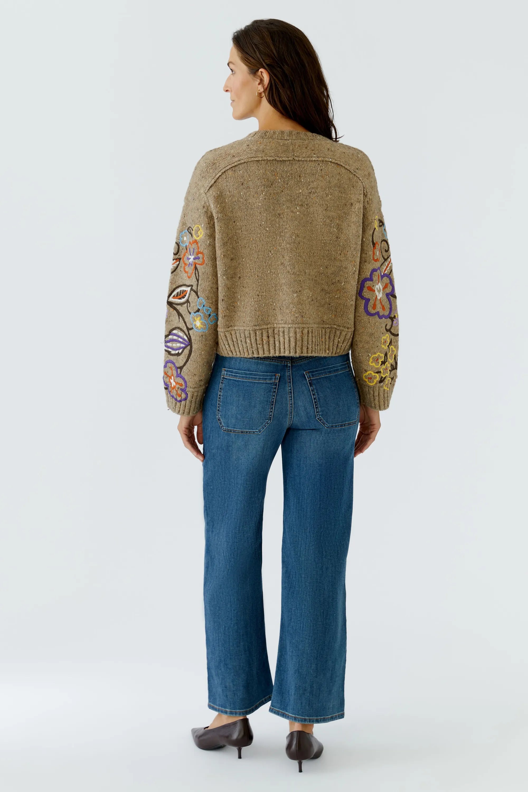 Strickpullover mit Blumenstickerei