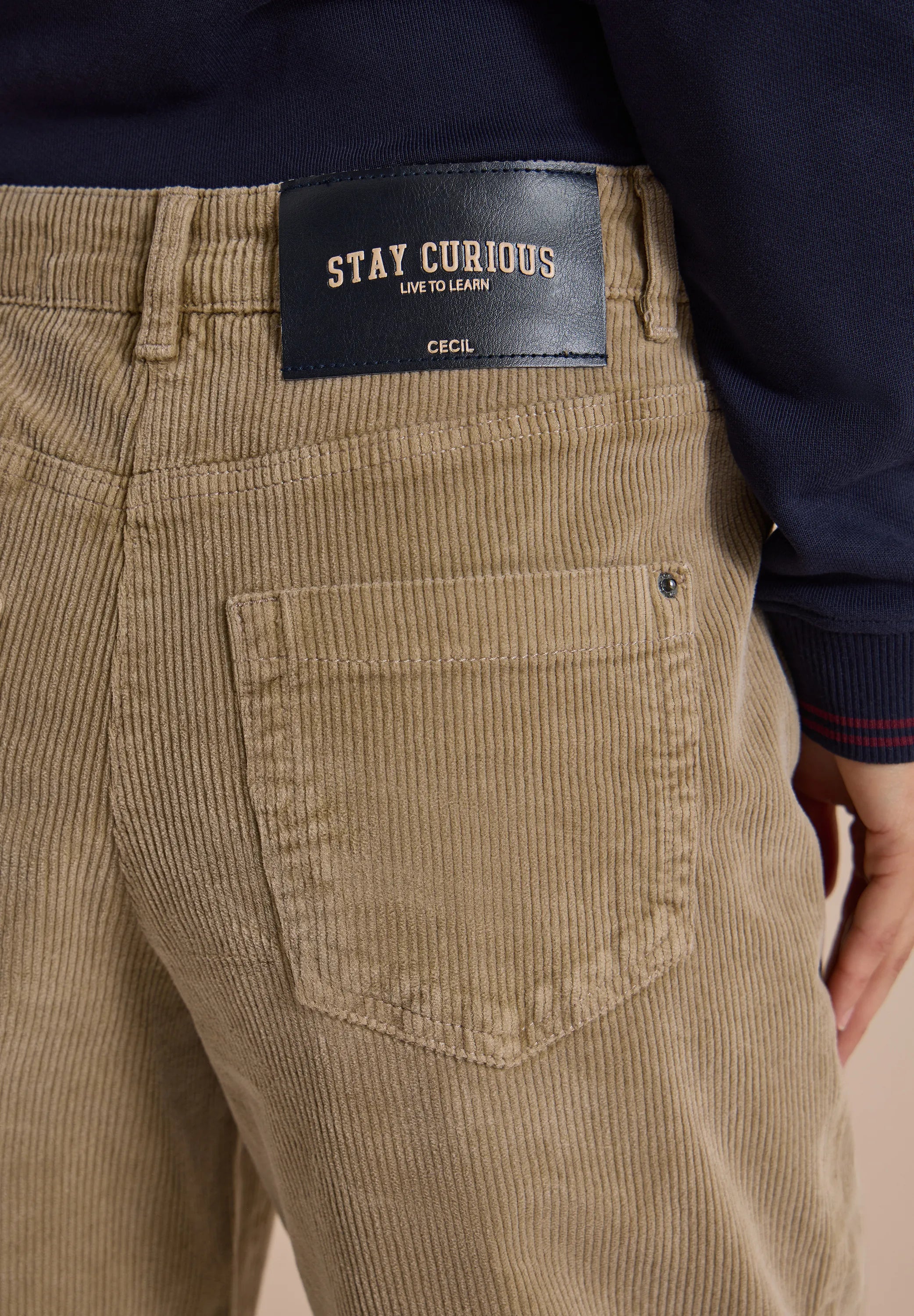 Cordhose SCARLETT Barrel Fit