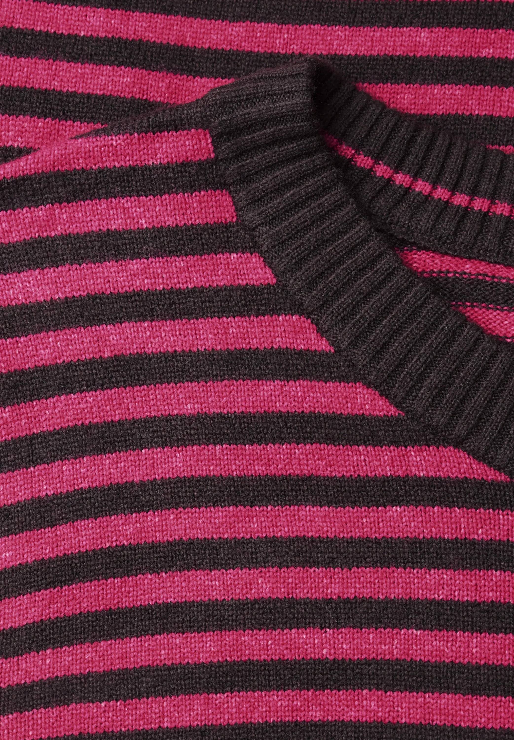 Strickpullover gestreift