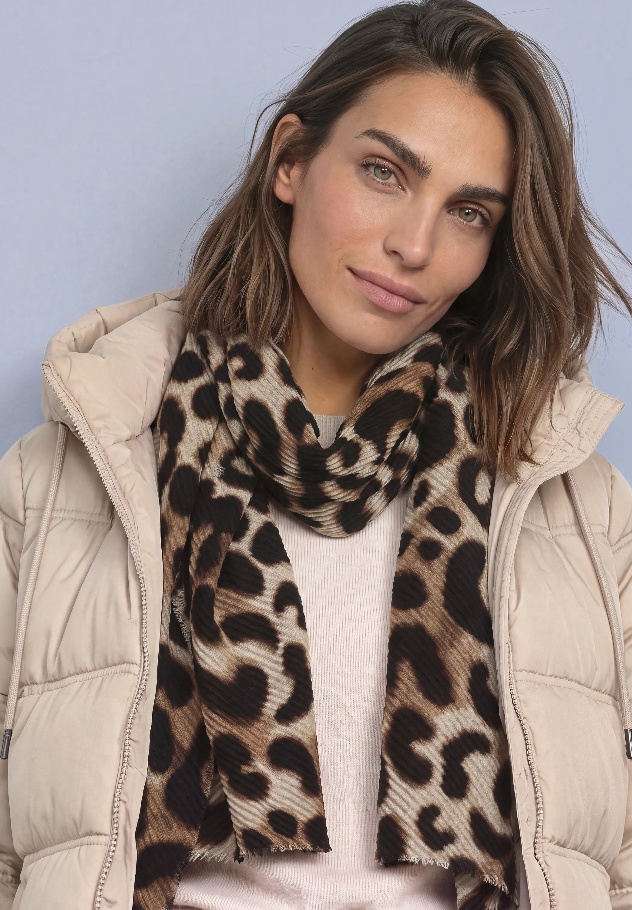 Schal mit Leopardenmuster