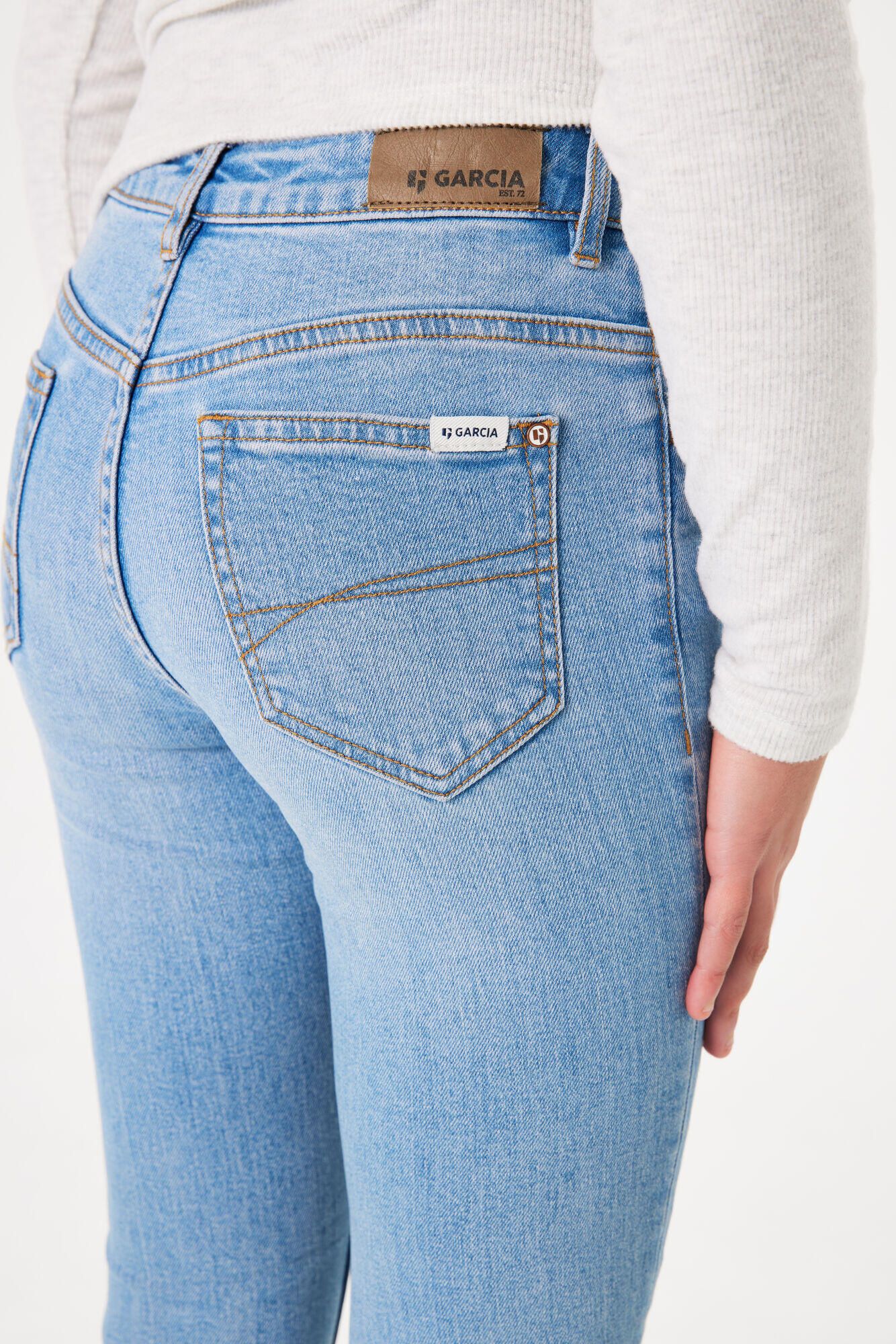 Jeans mit ausgestelltem Bein